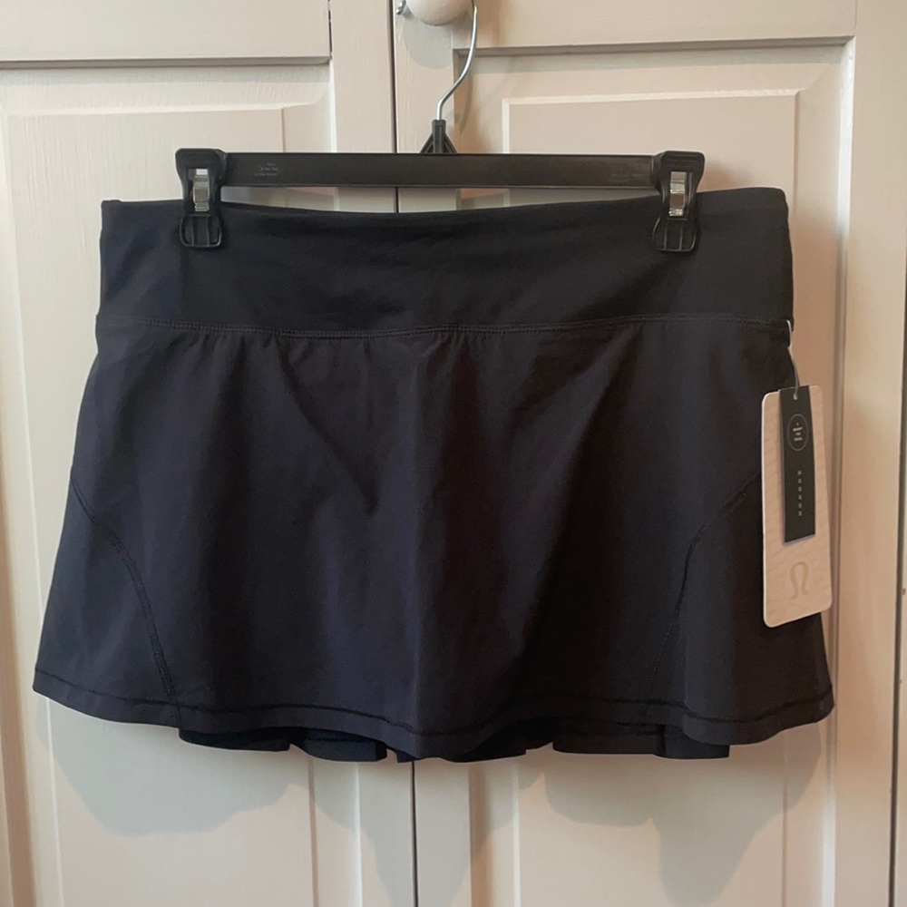 Lululemon Circuit Breaker Skirt. Black size 8 tags on.